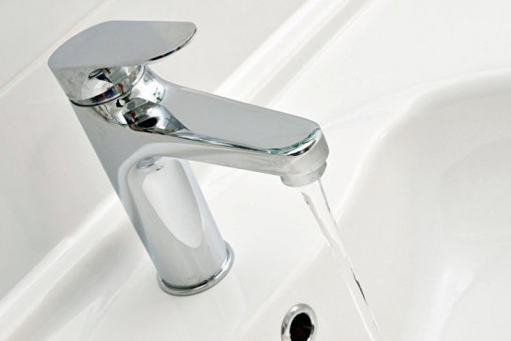 Почему вода плохо пахнет?Почему вода плохо пахнет?